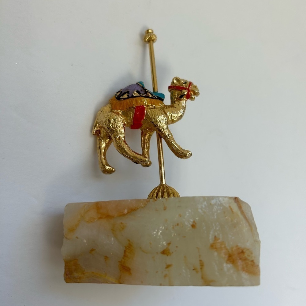 Gold figurine/ camel standing on a pole/pole is attached to onyx or quartz stone - Picture 7 of 11